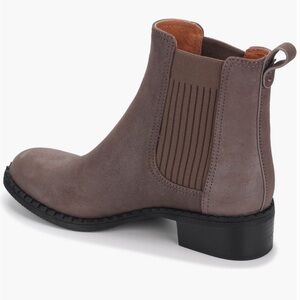 Elegant Brown Chelsea Boots for Women